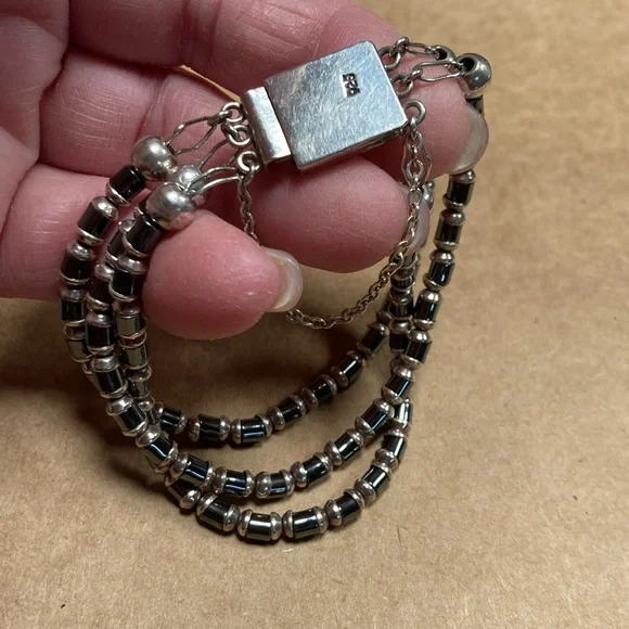 Womens 3 Stranded Bracelet Hematite Beads Sterling Silver - Picture 5 of 5